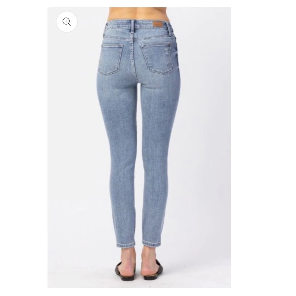 Judy Blue light wash Hi-Waist Destroy Skinny Jean #82330 16w plus - Picture 6 of 6